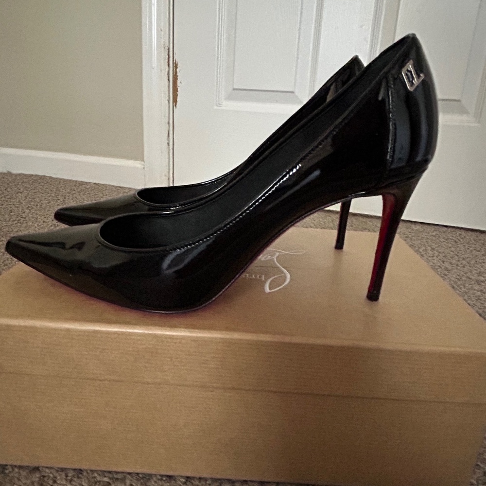 High heel pumps